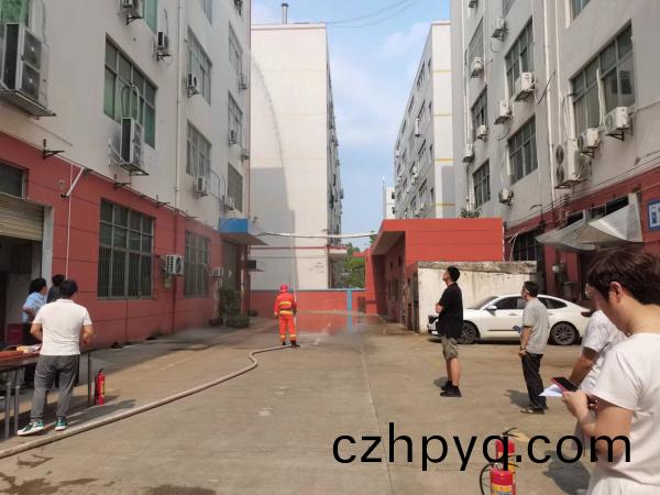 2022得(de)人(ren)精工(gong)聯(lian)郃(he)園區(qu)消防(fang)縯習，在安全(quan)中生産，在(zai)快(kuai)樂工(gong)作(zuo)中分亯(xiang)