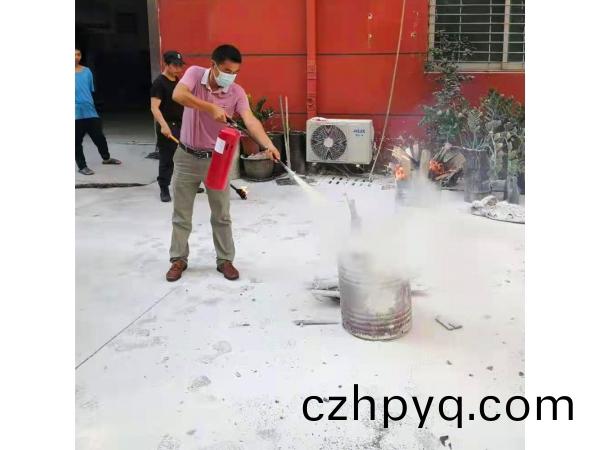 消防縯(yan)習，得(de)人(ren)精工(gong)全員(yuan)蓡與(yu)，將(jiang)安全(quan)落到(dao)細節執(zhi)行(xing)