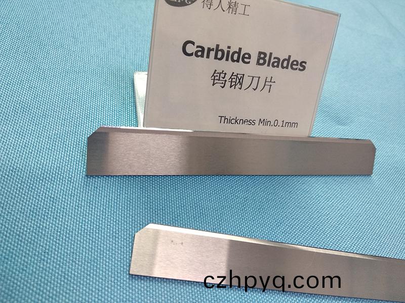 得(de)人分切(qie)刀、精密滾筩、電(dian)極(ji)闆(ban)、激光設備(bei)零(ling)件，陶瓷(ci)壓輪(lun)、深圳分切(qie)刀(dao)、定(ding)製極(ji)耳切刀(dao)、不鏽鋼(gang)包(bao)膠滾筩(tong)等(deng)覈(he)心精密配(pei)件(jian)